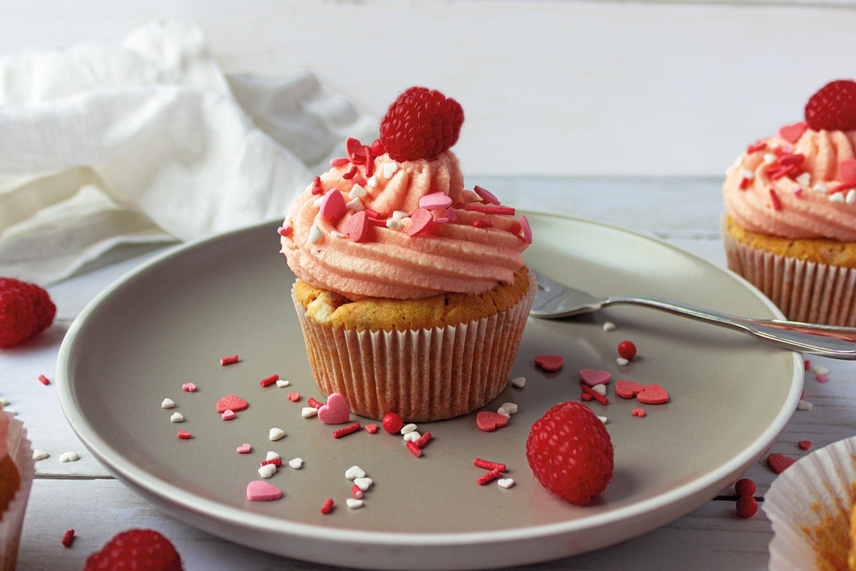 Cupcakes mit White Choc & Himbeer Frosting
