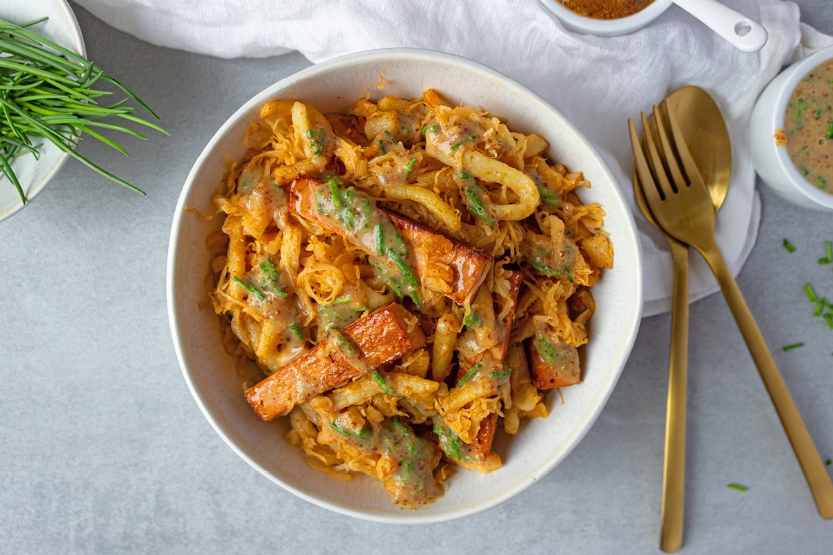 Veganer Leberkäs in Spätzle-Pfanne